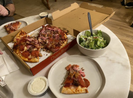 Neo's Pizza House food