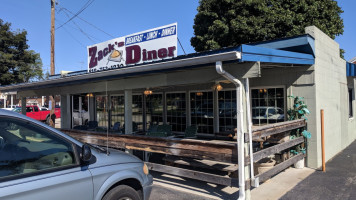 Zack's Diner outside