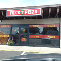 Fox’s Pizza Den food