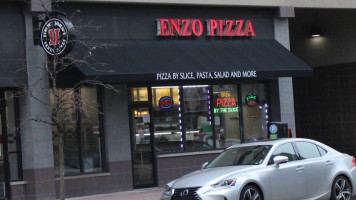 Enzo Pizza inside