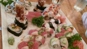 Nona Sushi food