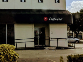 Pizza Hut outside