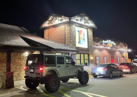 Braum's Ice Cream Dairy Store outside