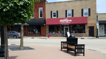 Labemi's Tavern outside