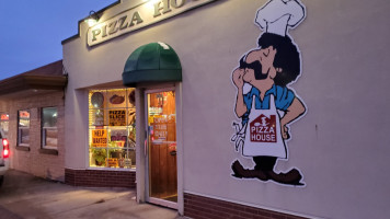 Pizza House outside