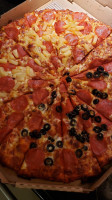 Round Table Pizza food