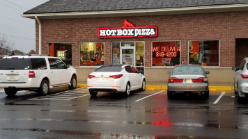 Hotbox Pizza food