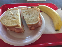 Aeroport Deli food