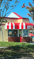 Bruster's Real Ice Cream outside