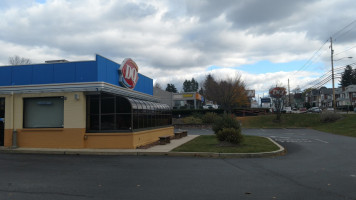 Dairy Queen (treat) outside