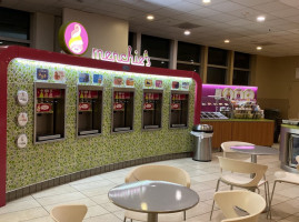 Menchie's Frozen Yogurt outside