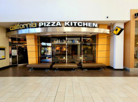 California Pizza Kitchen At Cerritos food