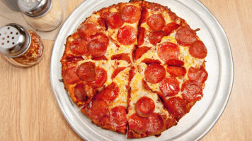 Round Table Pizza food