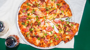 Round Table Pizza food