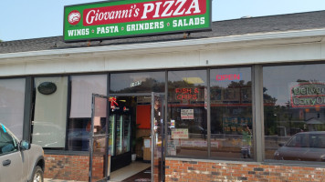 Giovanni's Pizza outside