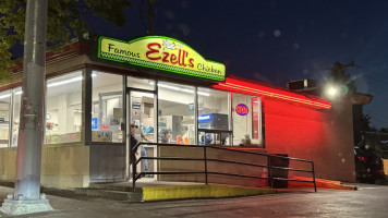 Ezell's Famous Chicken outside