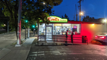 Ezell's Famous Chicken outside