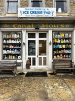 Grannie's Cookie Jars Ice Cream Parlor outside