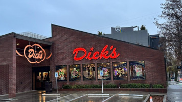 Dick's Drive-in outside