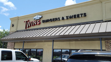 Twin's Burgers And Sweets food