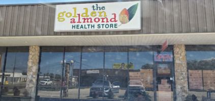 Golden Almond Organic To-go Cafe outside