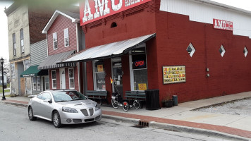 Amo Pizza General Store outside