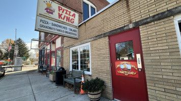 Battle Ground Pizza King outside