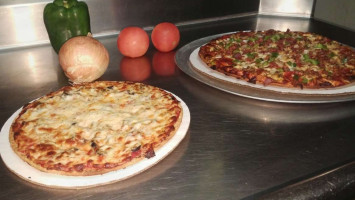 Lyle's Sportsbar Pizza Pub food