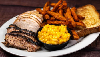 Rick's Smokehouse Grill food