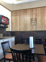 Gold's Bbq Grill inside