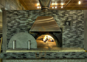 Leopoldo's Pizza Napoletana inside