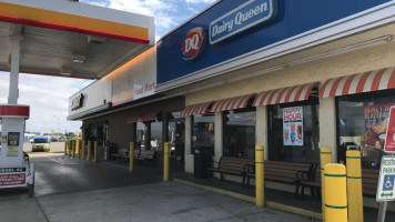 Dairy Queen (treat) outside