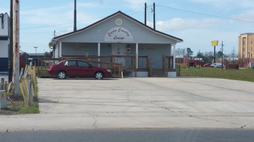 Cajun Country Lounge outside