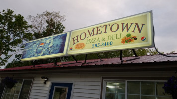 Hometown Pizza Deli outside