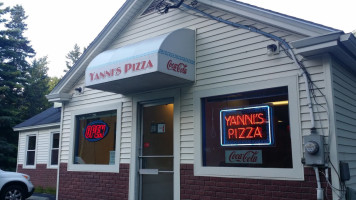 Yannis Pizza Blue Hill food