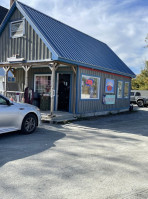 Dorr Lobster Seafood Market outside