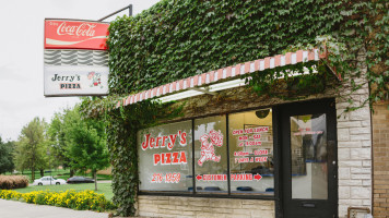 Jerry's Pizza outside