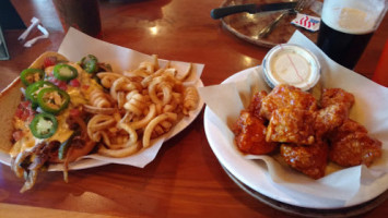 Hooters food