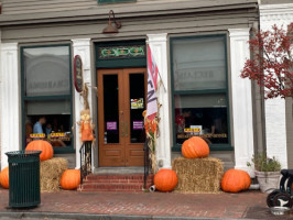 Carpenter Street Saloon outside