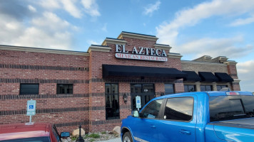 El Azteca outside