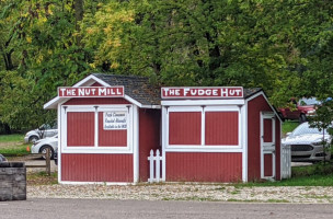 Parmenter's Cider Mill outside