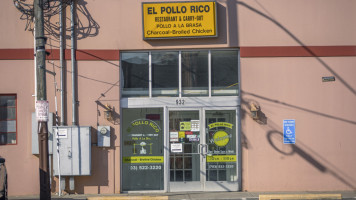 El Pollo Rico outside