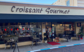 Croissant Gourmet Bakery In W outside