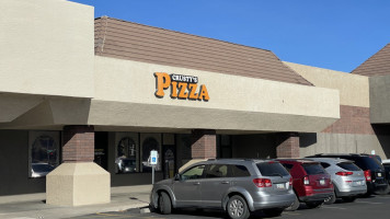 Crusty's Pizza outside