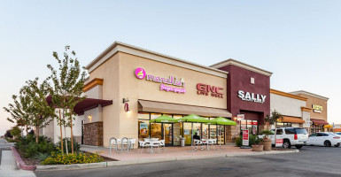 Menchie's Frozen Yogurt outside