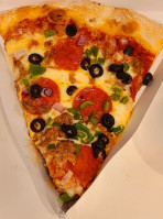 Zizi's Pizza food