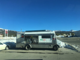 El Mexicano Food Truck outside