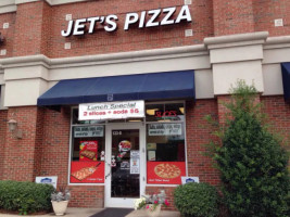 Jet's Pizza outside