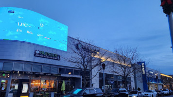 Burgerfi outside