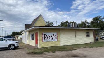 Roy's Hickory Pit Bbq outside